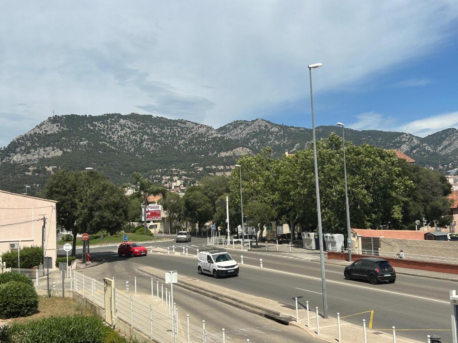 T4 Lumineux Et Spacieux, Parking Et Parc Prive Tolone Esterno foto